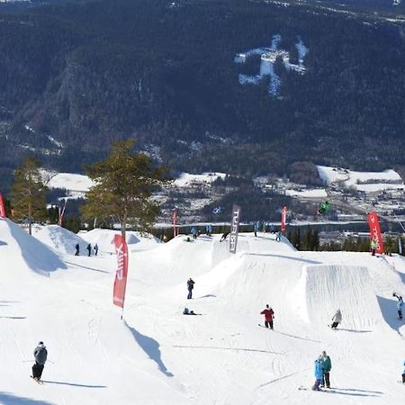 Leilighet Med Panoramautsikt Sjusjoen Innendors Parkering ภายนอก รูปภาพ