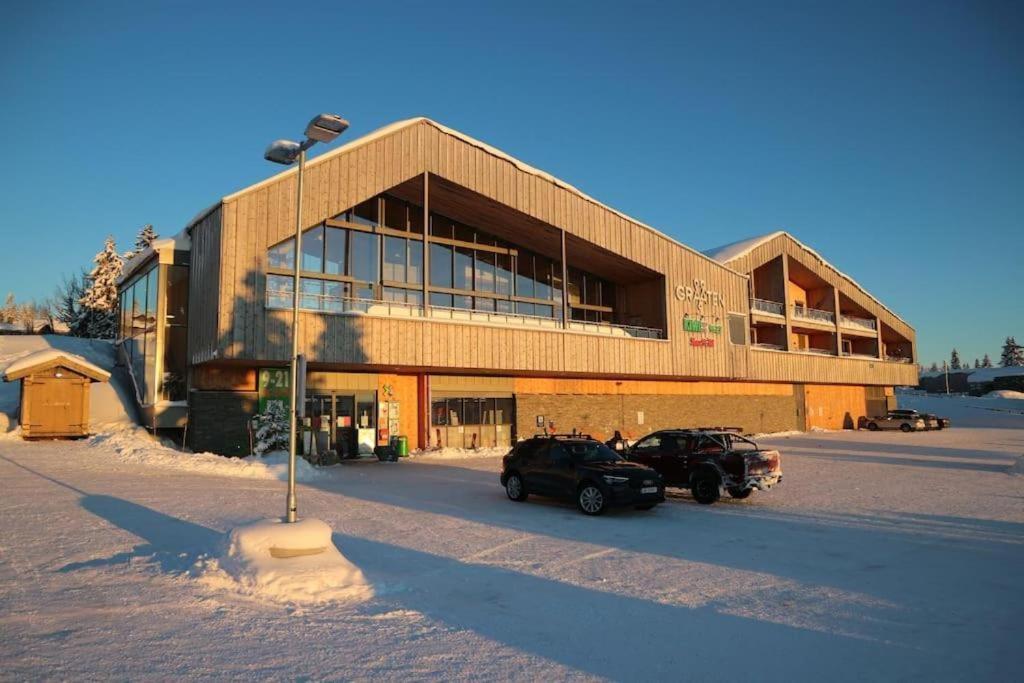 Leilighet Med Panoramautsikt Sjusjoen Innendors Parkering ภายนอก รูปภาพ