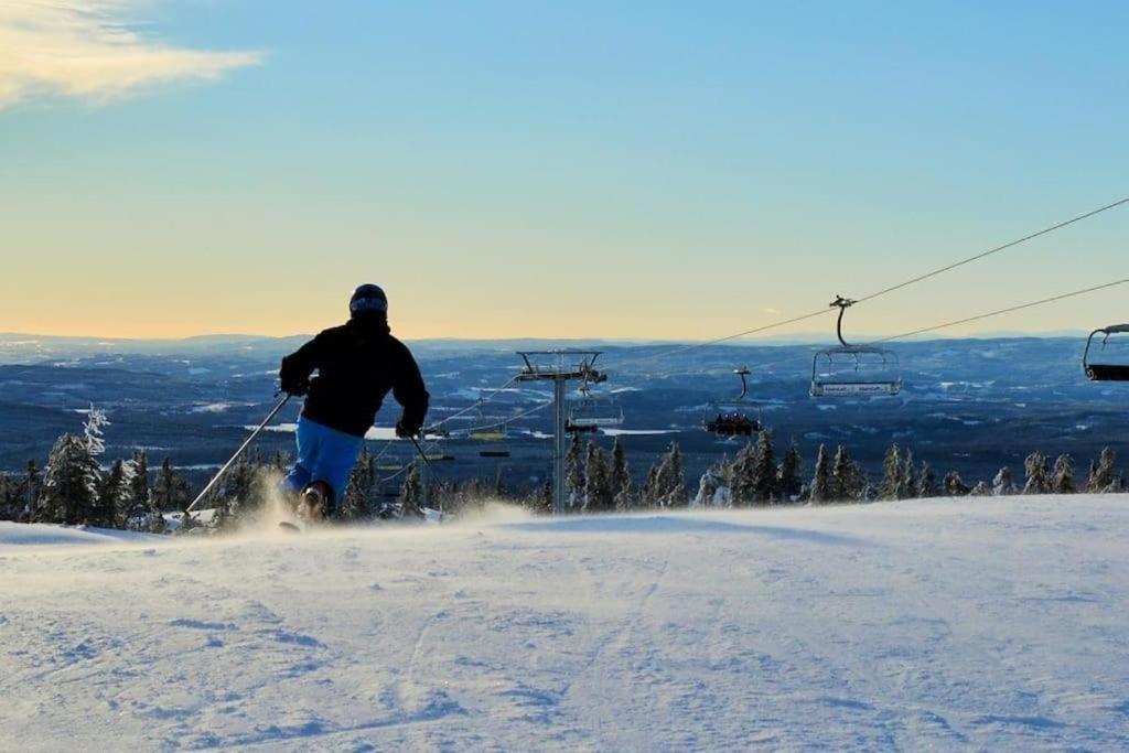 Leilighet Med Panoramautsikt Sjusjoen Innendors Parkering ภายนอก รูปภาพ